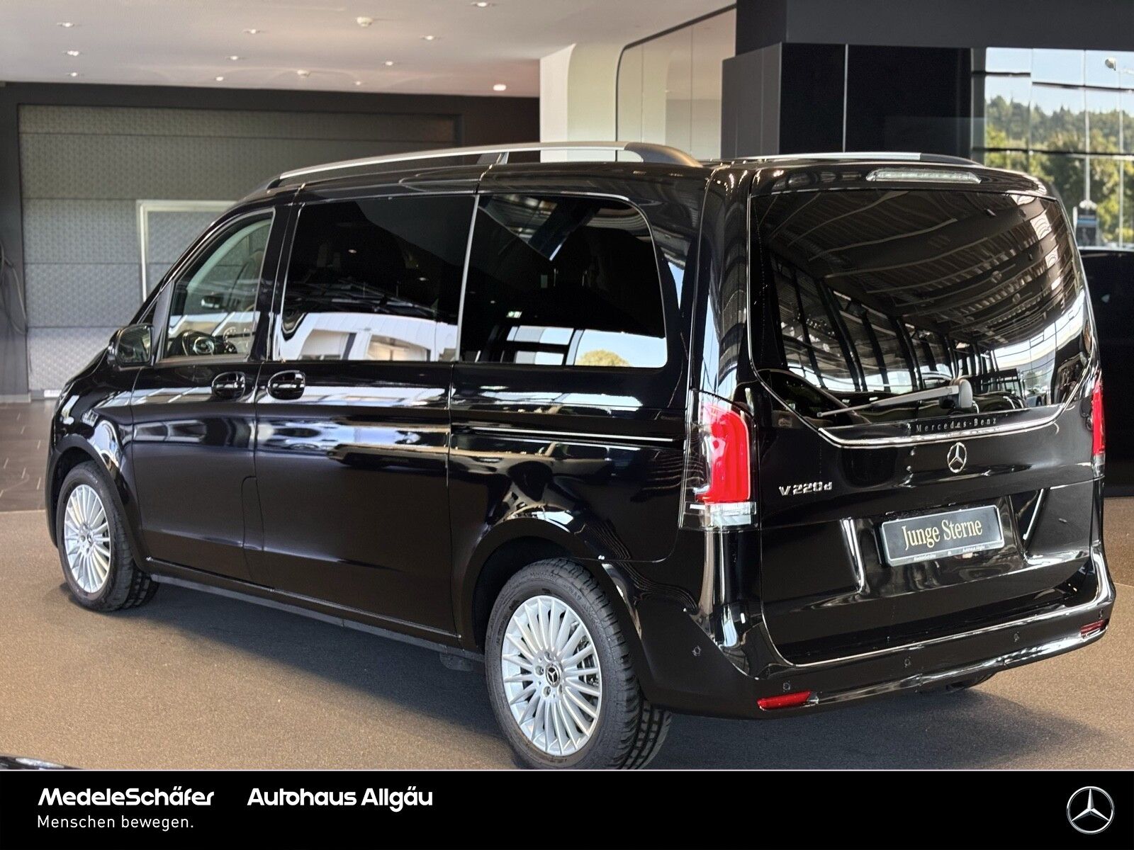 Mercedes-Benz V 220 2025 г. Чёрный, пробег 12790 км