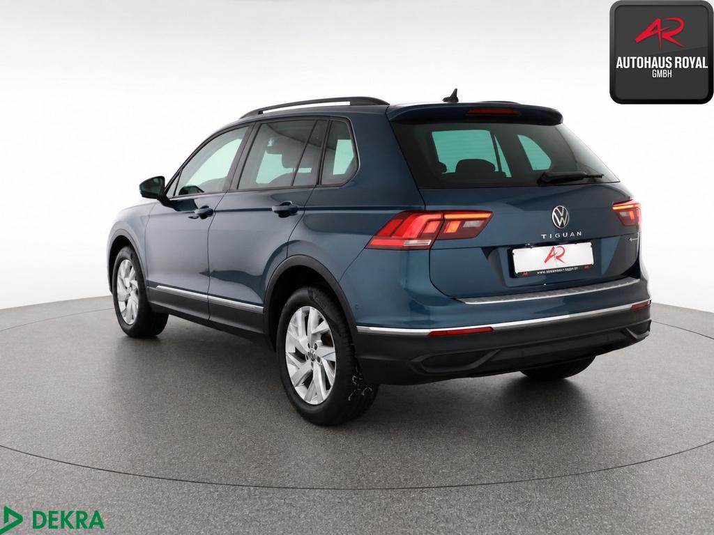 Volkswagen Tiguan 2023 г. Синий, пробег 40000 км