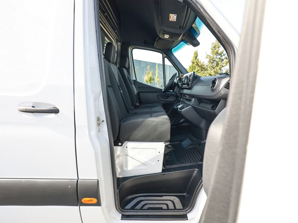 Mercedes-Benz SPRINTER 2024 г. Белый, пробег 37871 км