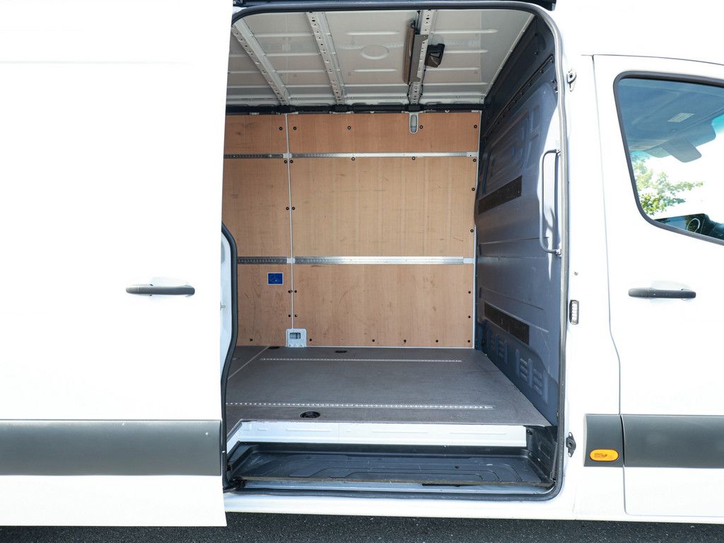 Mercedes-Benz SPRINTER 2024 г. Белый, пробег 37871 км