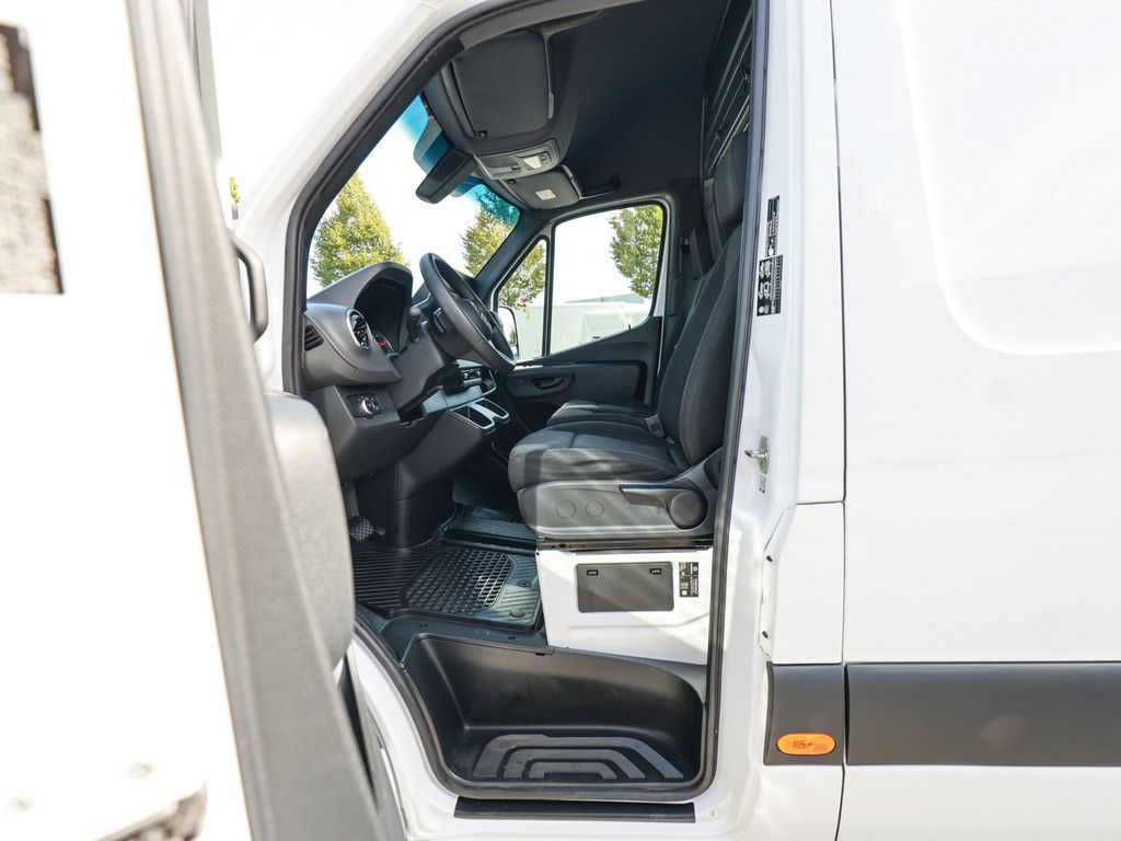 Mercedes-Benz SPRINTER 2024 г. Белый, пробег 37871 км
