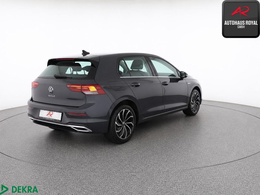 Volkswagen Golf 2024 г. Серый, пробег 12666 км