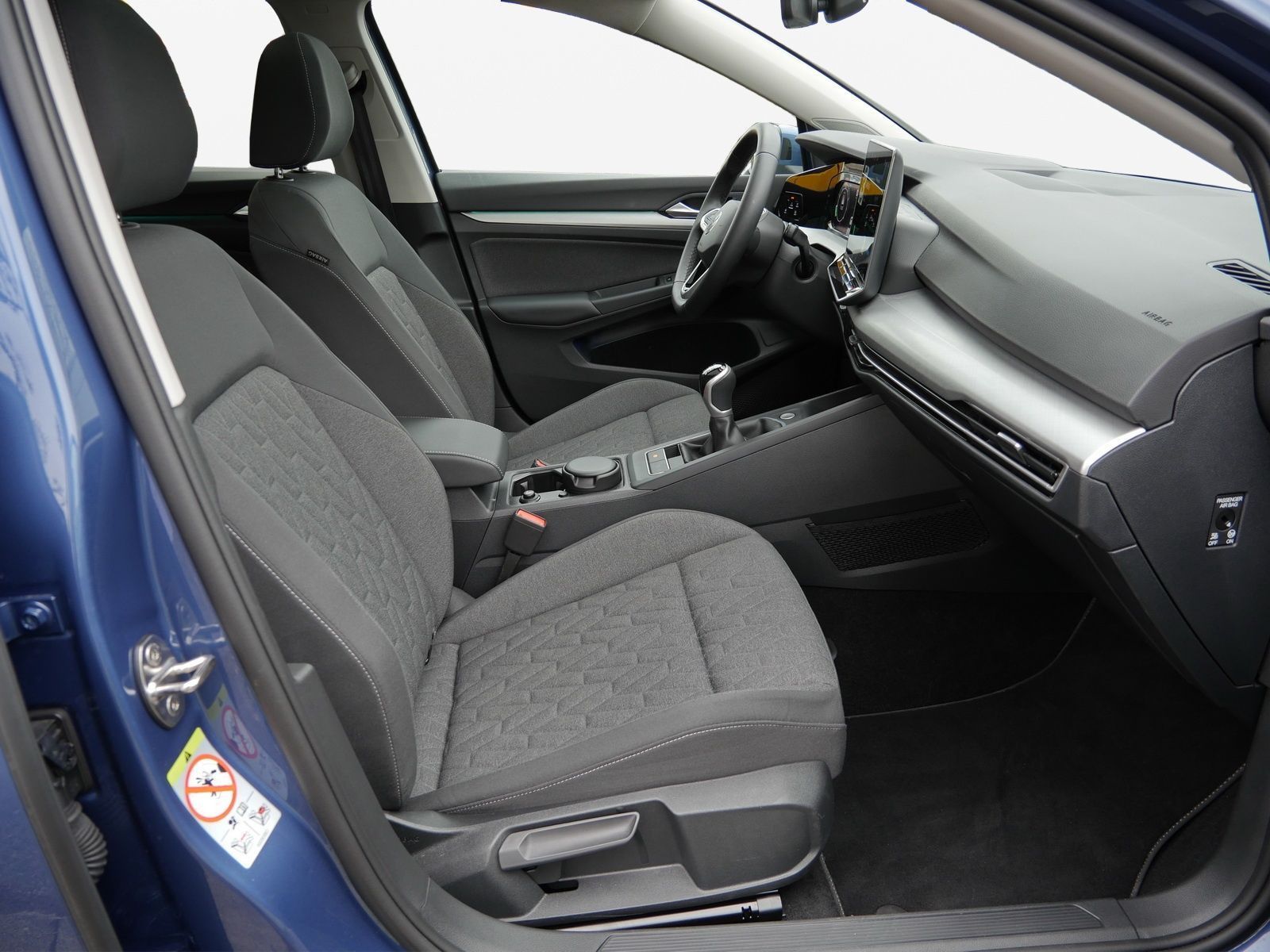 Volkswagen Golf 2024 г. Синий, пробег 11324 км