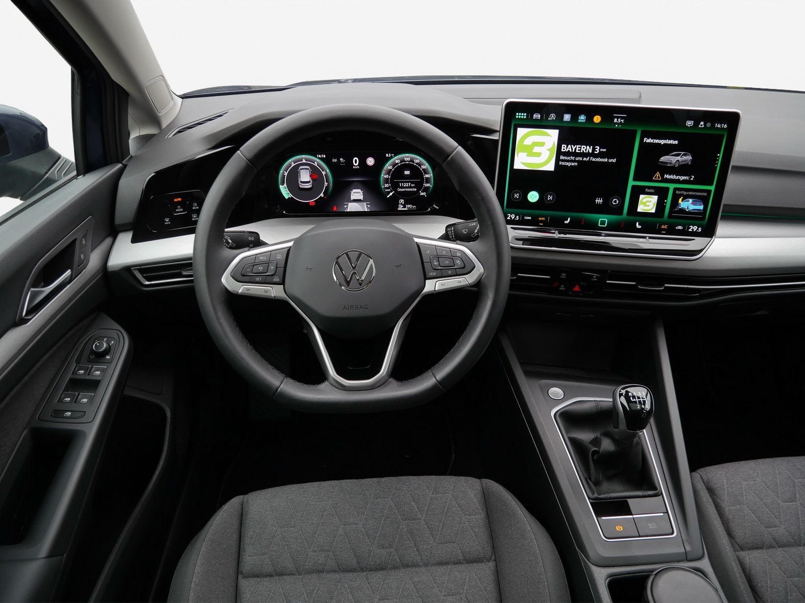 Volkswagen Golf 2024 г. Синий, пробег 11324 км