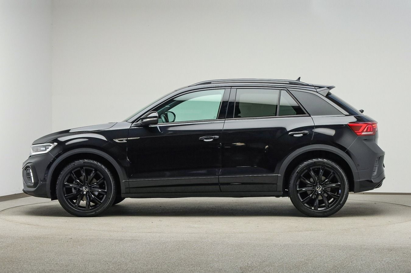 Volkswagen T-Roc 2023 г. Чёрный, пробег 22200 км