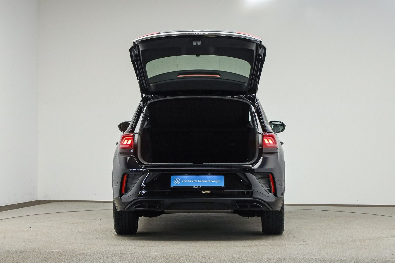 Volkswagen T-Roc 2023 г. Чёрный, пробег 22200 км