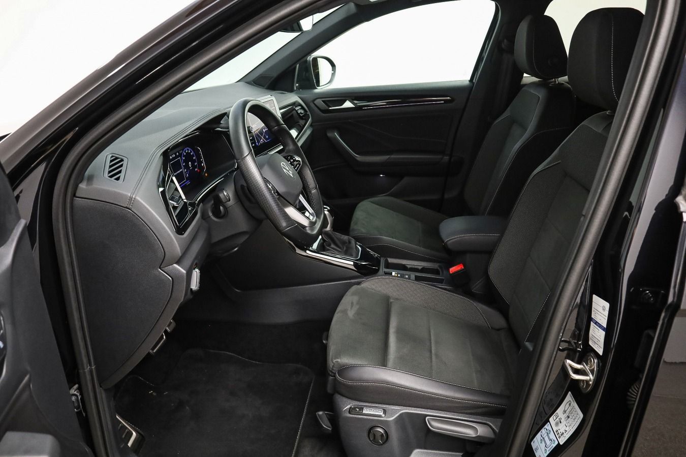 Volkswagen T-Roc 2023 г. Чёрный, пробег 22200 км