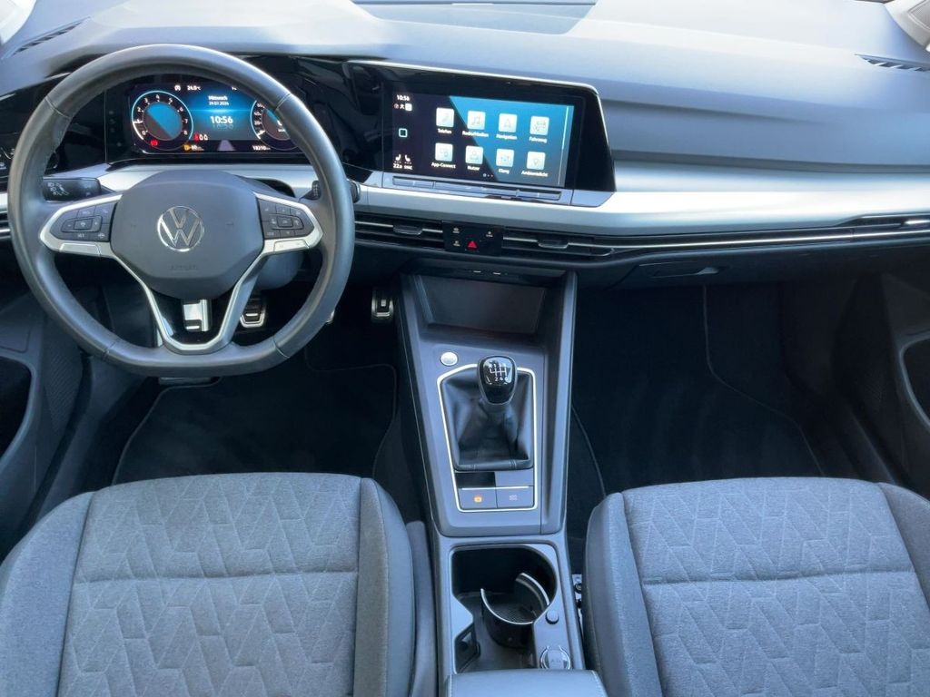 Volkswagen Golf 2024 г. Серый, пробег 18174 км