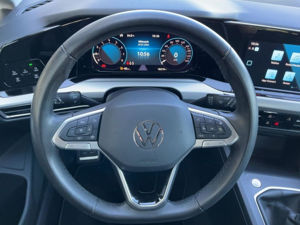 Volkswagen Golf 2024 г. Серый, пробег 18174 км
