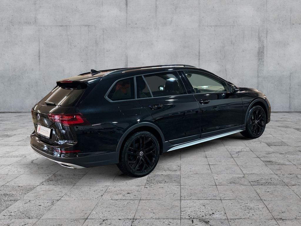 Volkswagen Golf 2024 г. Чёрный, пробег 33799 км