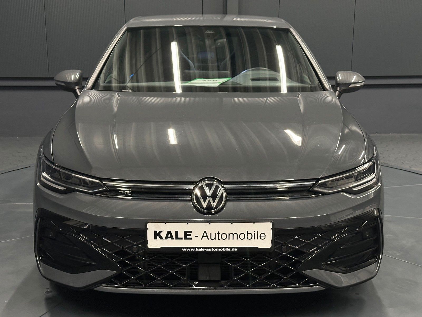 Volkswagen Golf 2024 г. Серый, пробег 33000 км