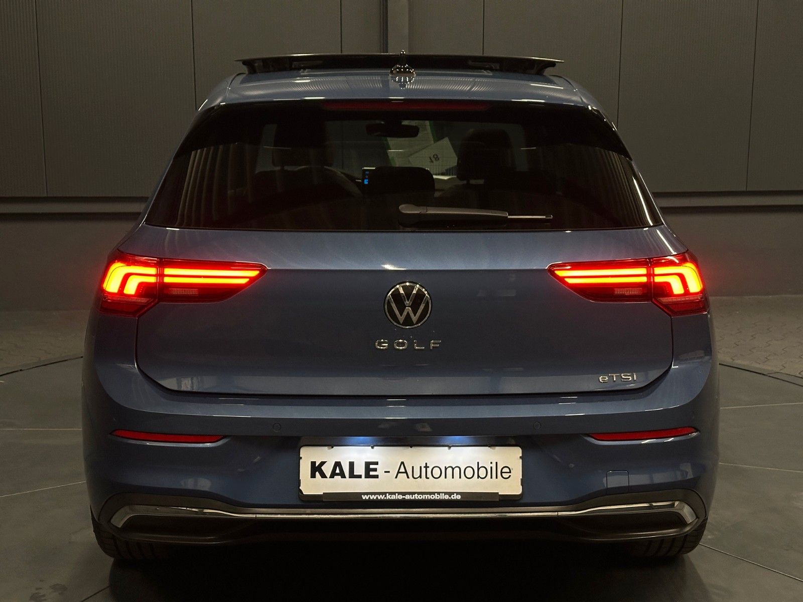 Volkswagen Golf 2024 г. Синий, пробег 17750 км