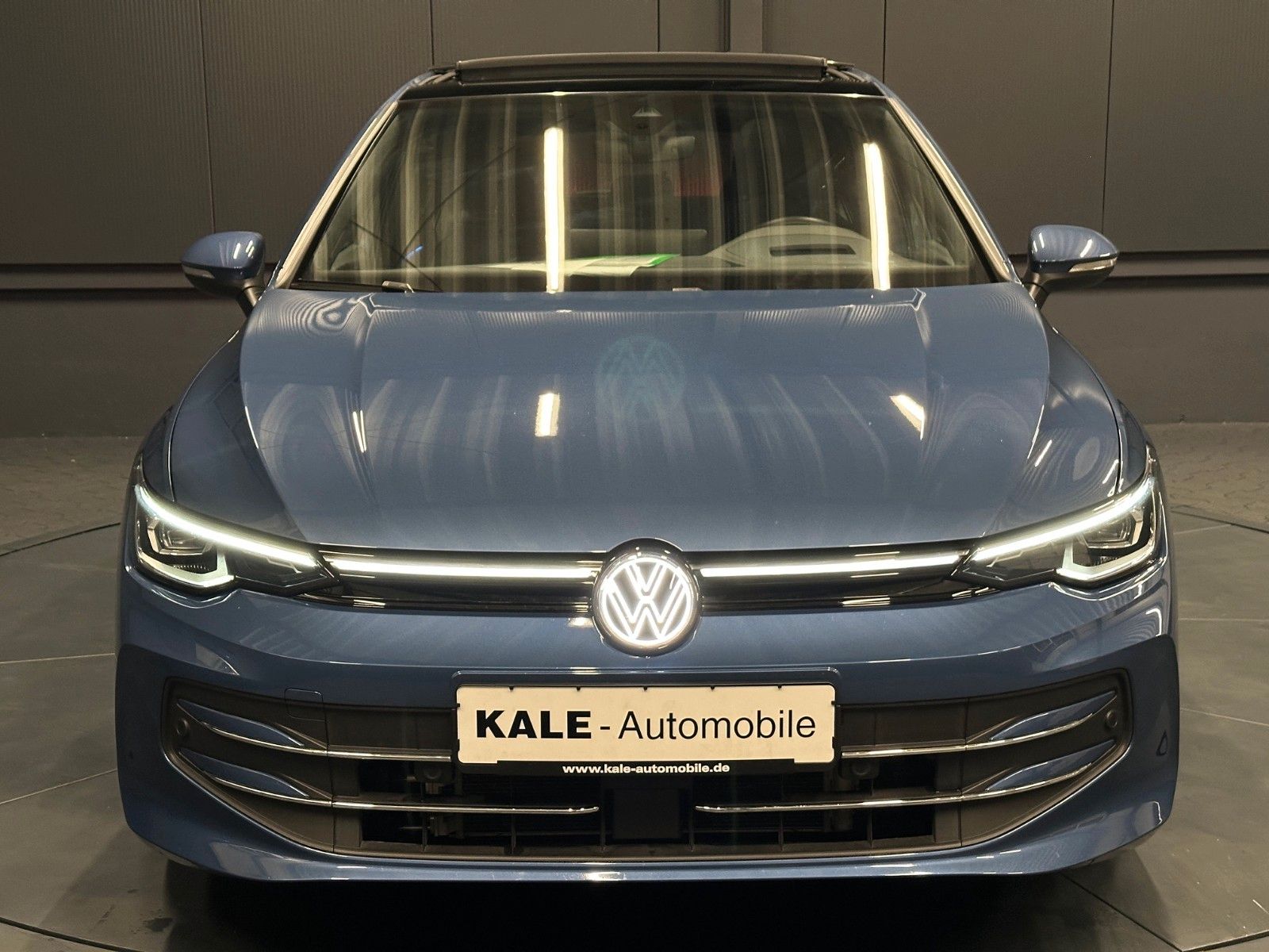Volkswagen Golf 2024 г. Синий, пробег 17750 км