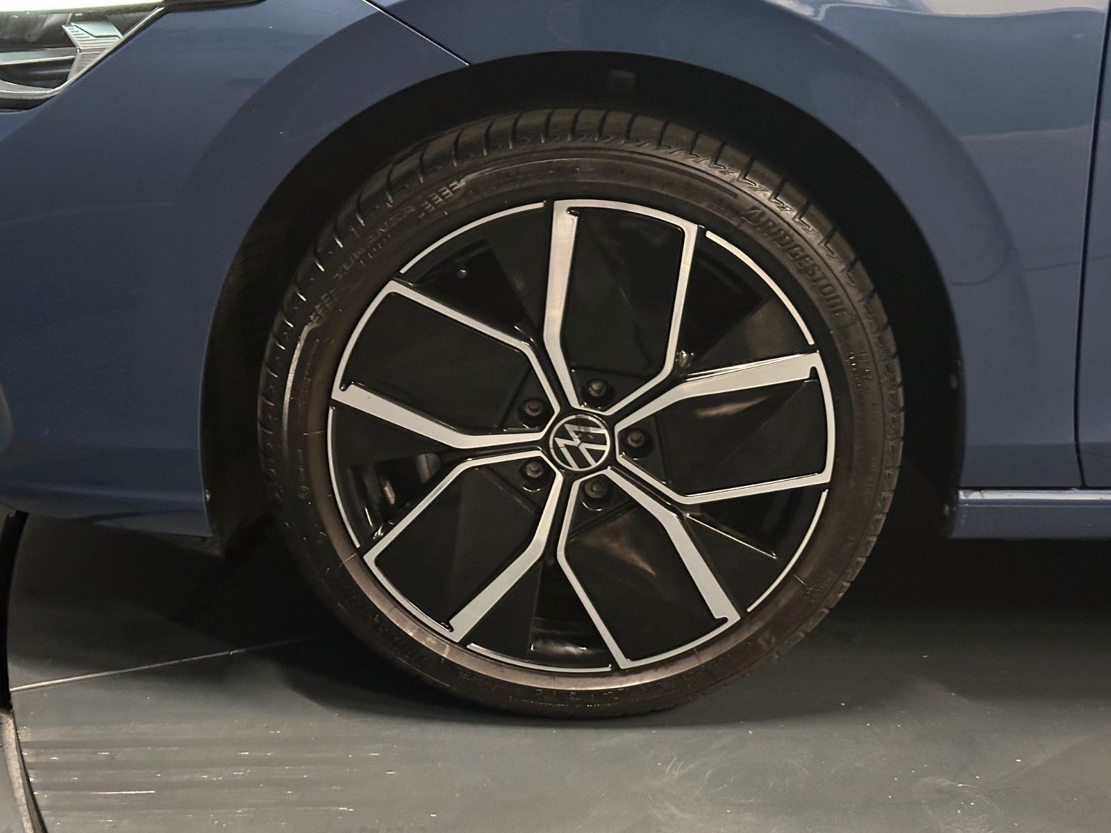 Volkswagen Golf 2024 г. Синий, пробег 17750 км