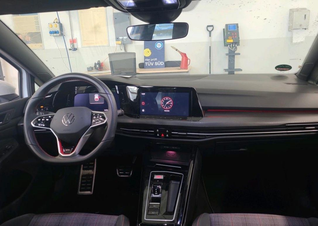 Volkswagen Golf 2024 г. Белый, пробег 24299 км
