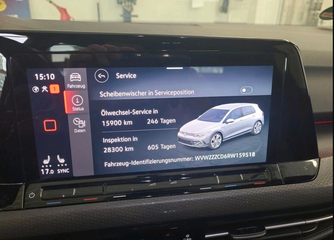Volkswagen Golf 2024 г. Белый, пробег 24299 км