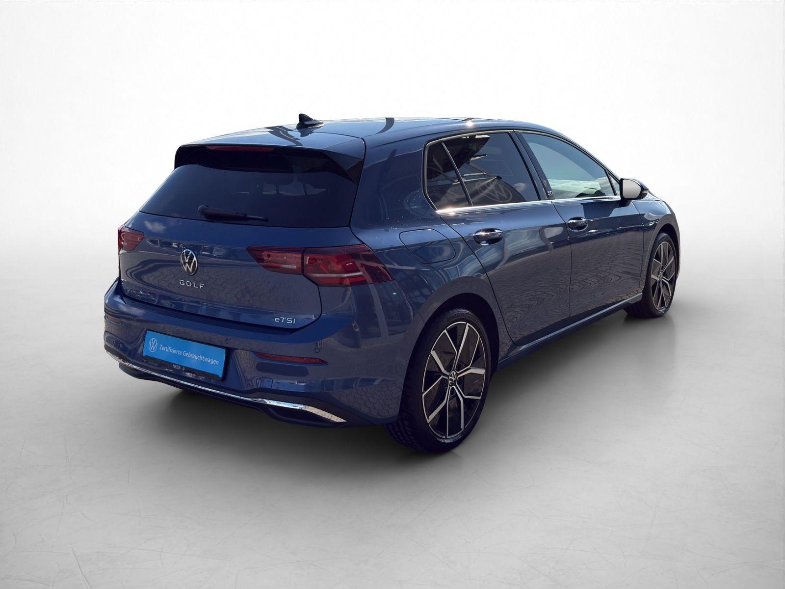 Volkswagen Golf 2024 г. Синий, пробег 22000 км