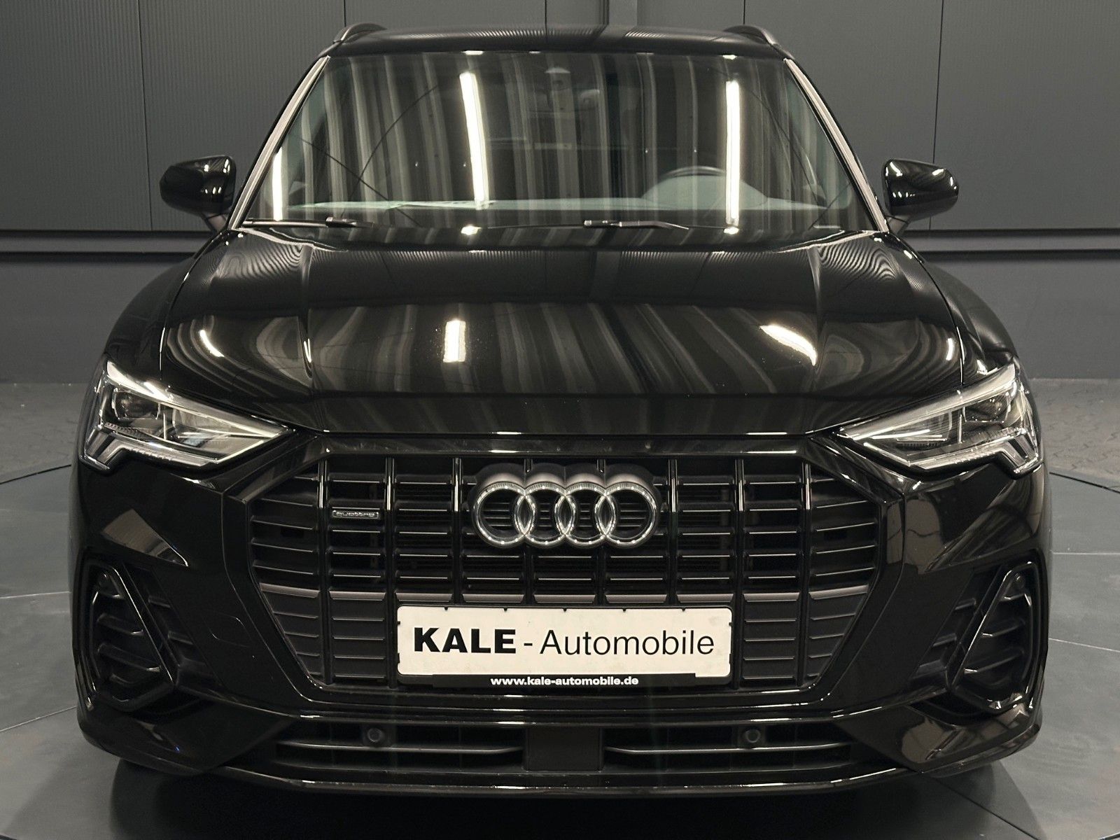 Audi Q3 2022 г. Чёрный, пробег 51000 км