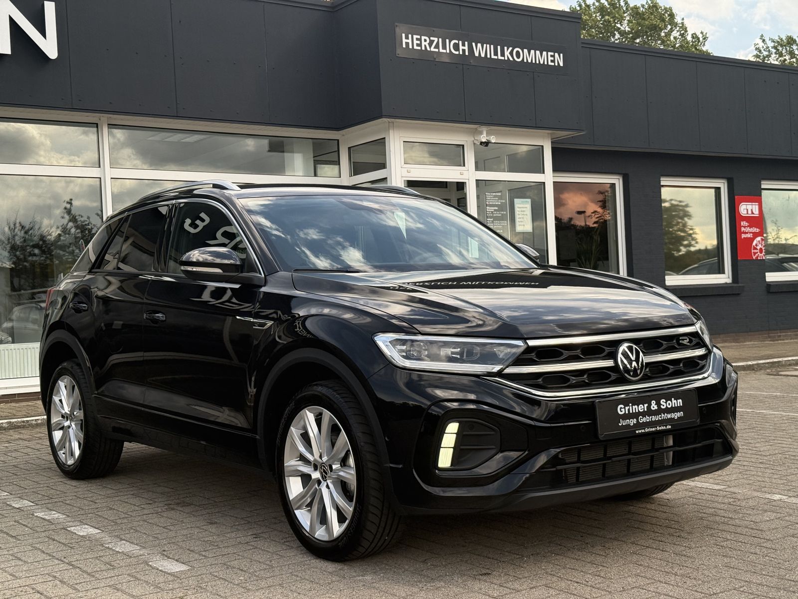 Volkswagen T-Roc 2025 г. Чёрный, пробег 15030 км