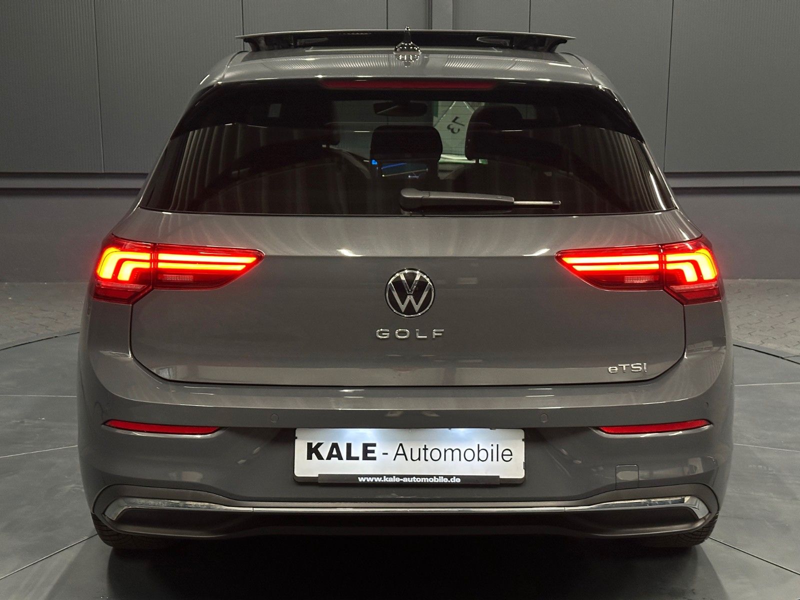 Volkswagen Golf 2024 г. Серый, пробег 16000 км