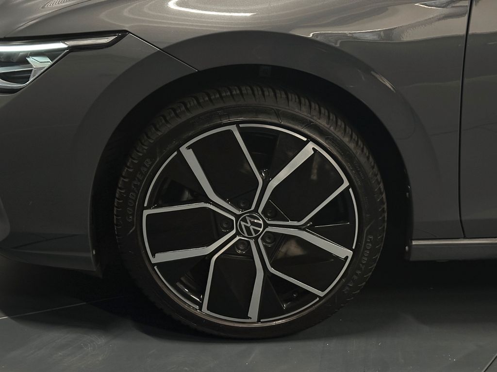 Volkswagen Golf 2024 г. Серый, пробег 16000 км