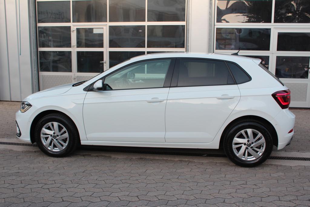 Volkswagen Polo 2022 г. Белый, пробег 53000 км