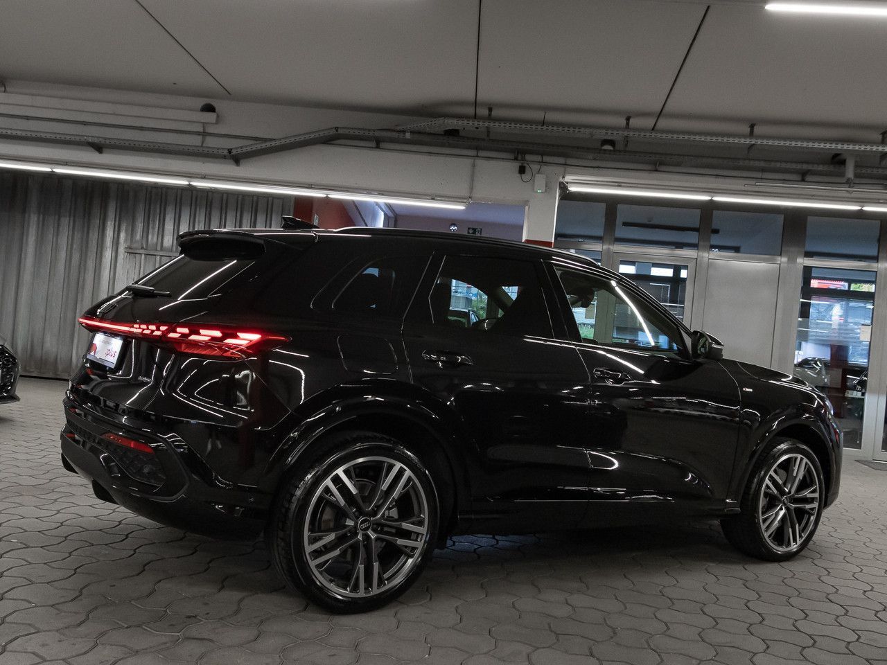 Audi Q5 2026 г. Чёрный, пробег 6567 км