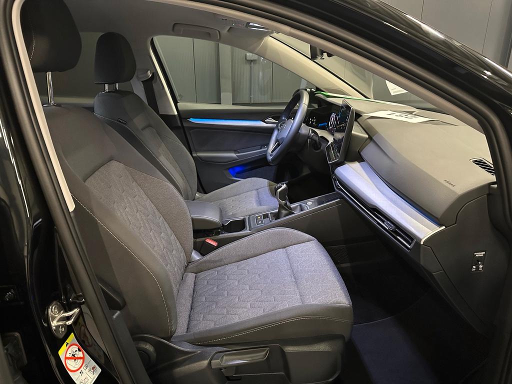 Volkswagen Golf 2024 г. Чёрный, пробег 14000 км