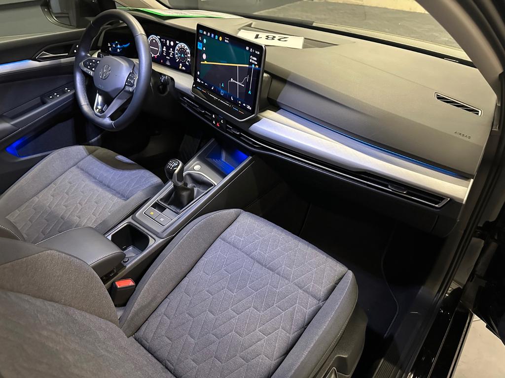 Volkswagen Golf 2024 г. Чёрный, пробег 14000 км