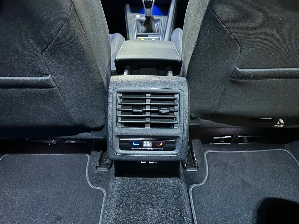 Volkswagen Golf 2024 г. Чёрный, пробег 14000 км