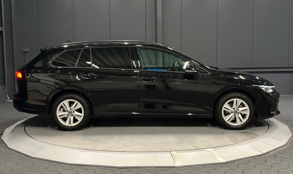 Volkswagen Golf 2024 г. Чёрный, пробег 14000 км