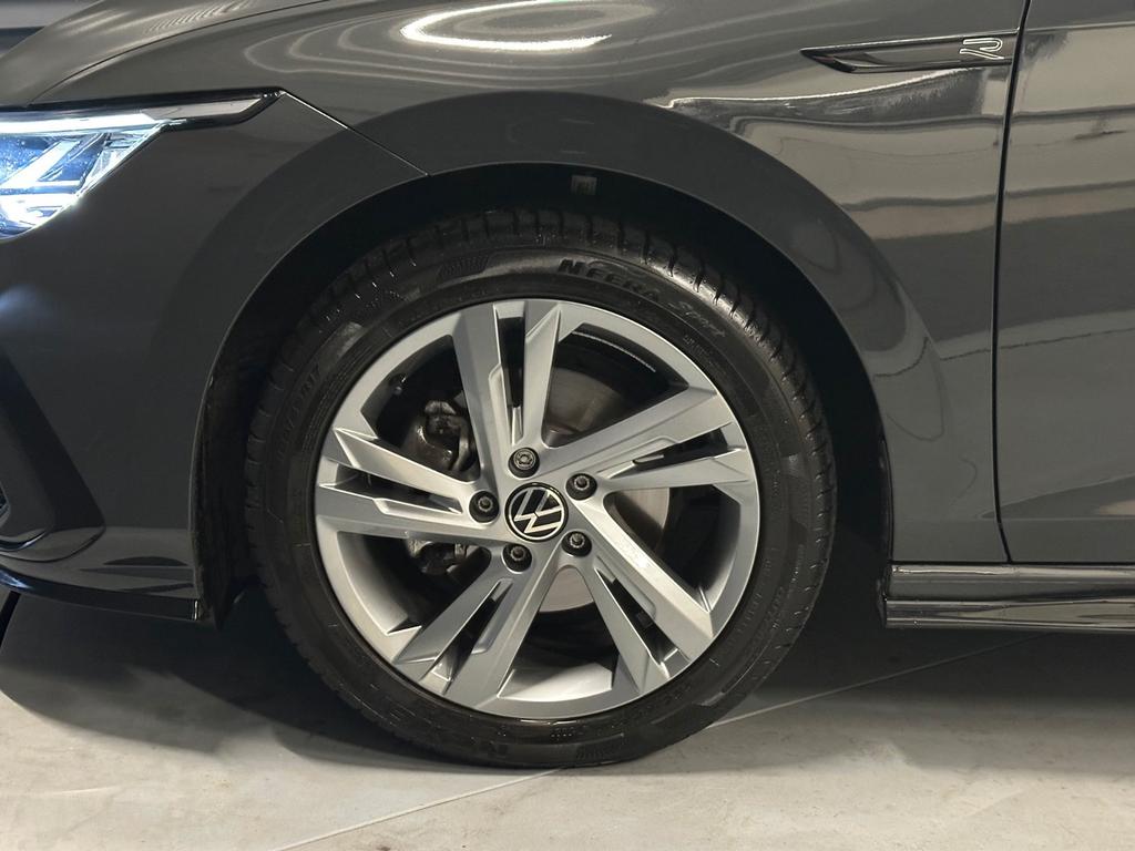 Volkswagen Golf 2023 г. Серый, пробег 26000 км