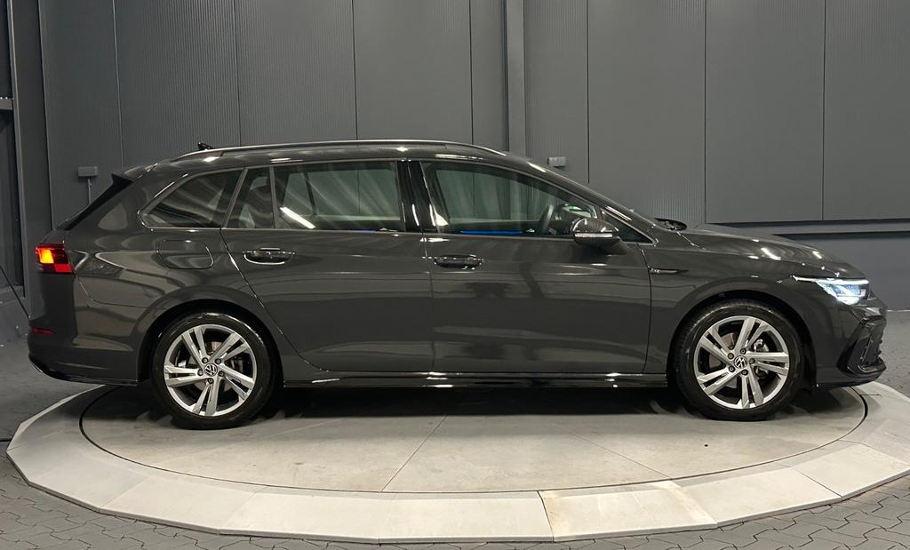 Volkswagen Golf 2023 г. Серый, пробег 26000 км