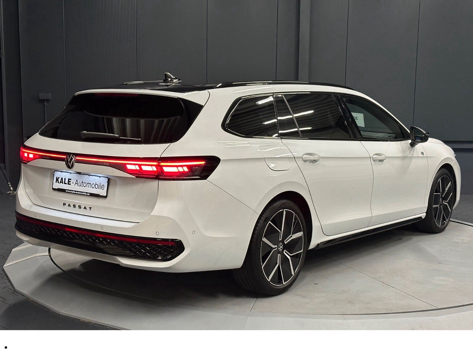 Volkswagen PASSAT VARIANT 2025 г. Белый, пробег 40000 км