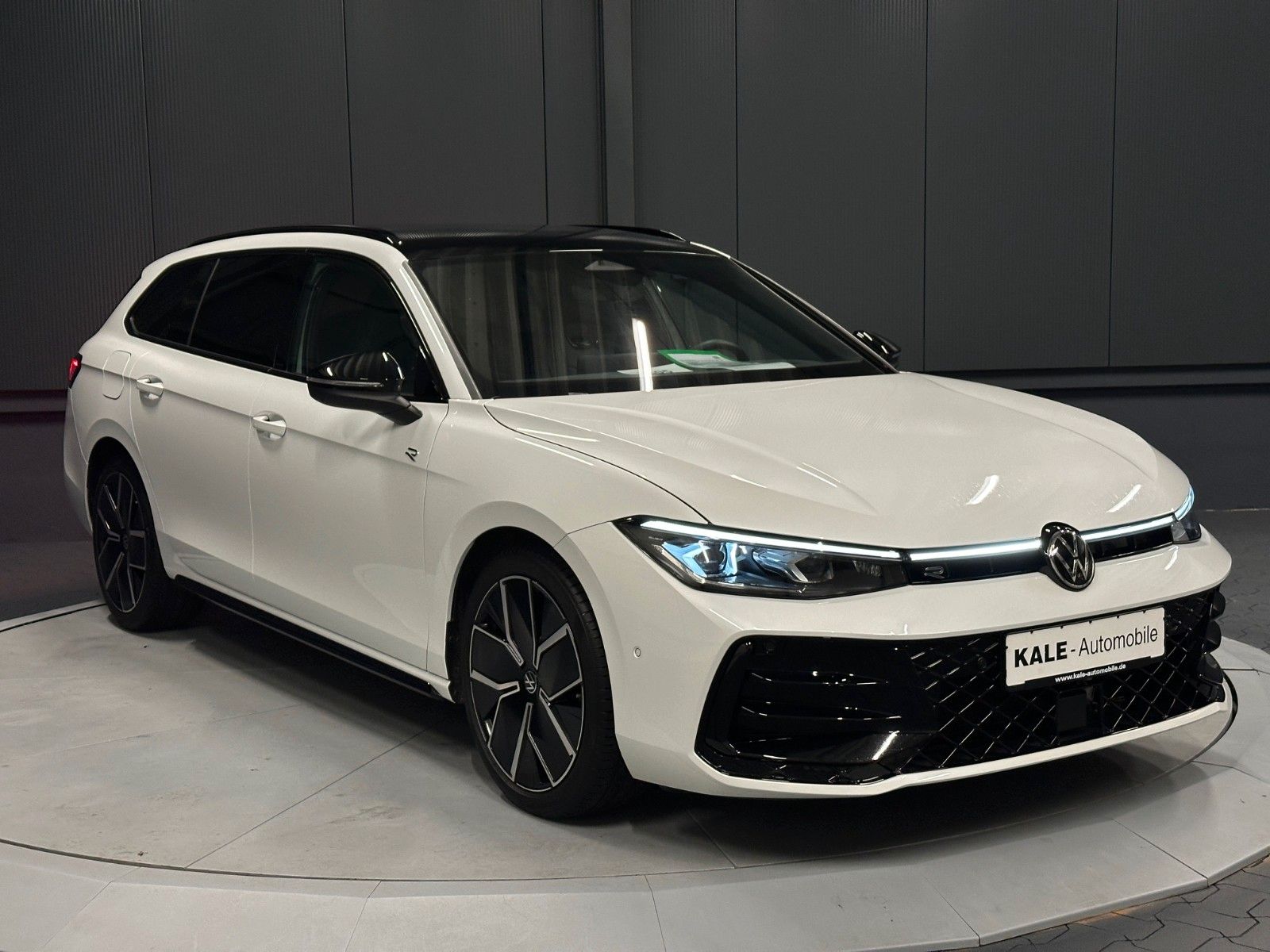 Volkswagen PASSAT VARIANT 2025 г. Белый, пробег 40000 км
