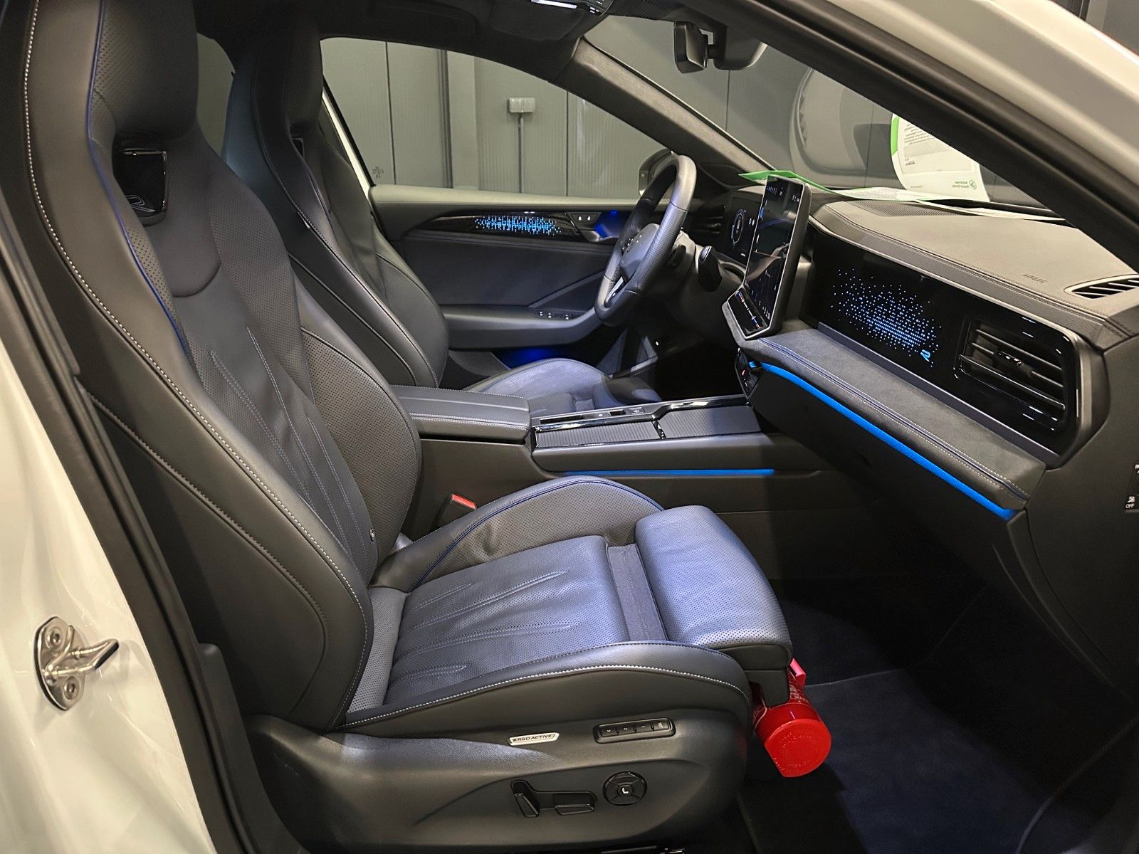 Volkswagen PASSAT VARIANT 2025 г. Белый, пробег 40000 км