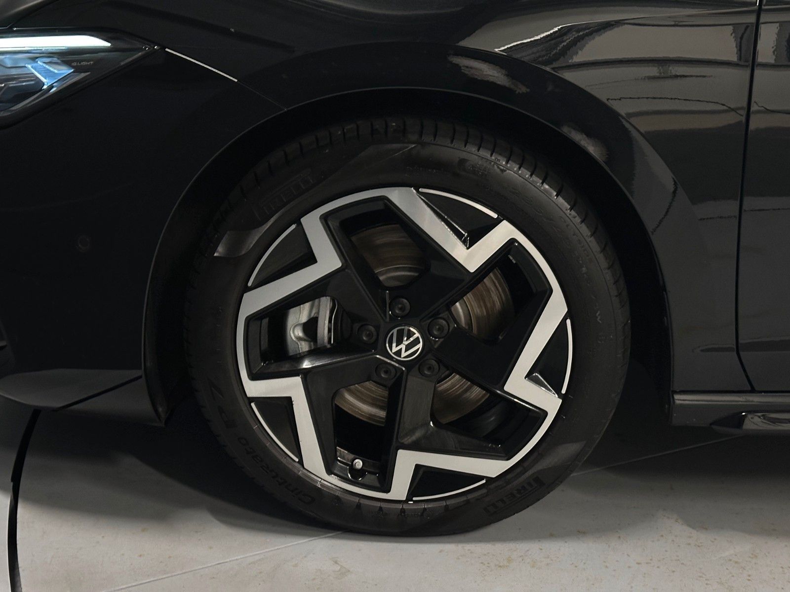 Volkswagen PASSAT VARIANT 2025 г. Чёрный, пробег 14000 км