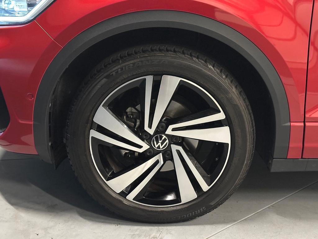 Volkswagen T-Roc 2022 г. Красный, пробег 15000 км