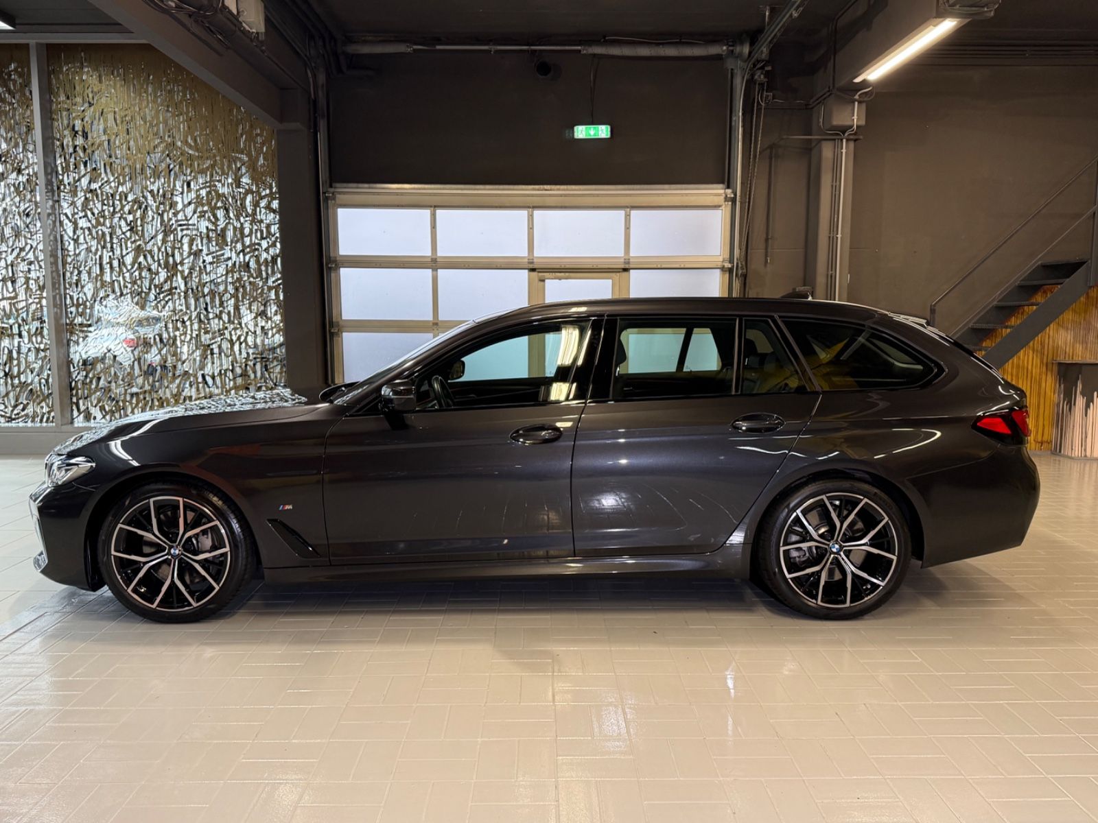 BMW 540 2024 г. Серый, пробег 20200 км