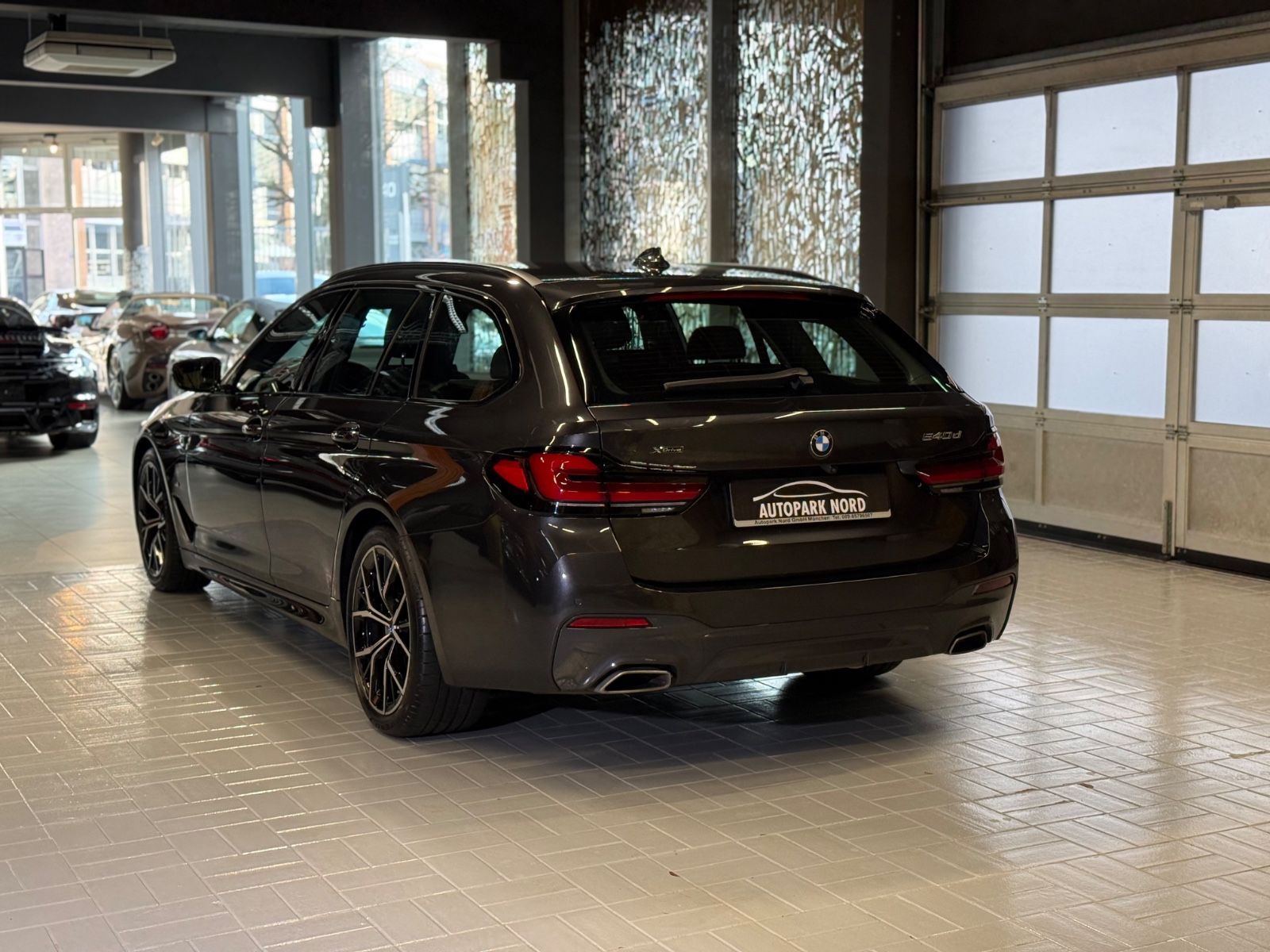 BMW 540 2024 г. Серый, пробег 20200 км