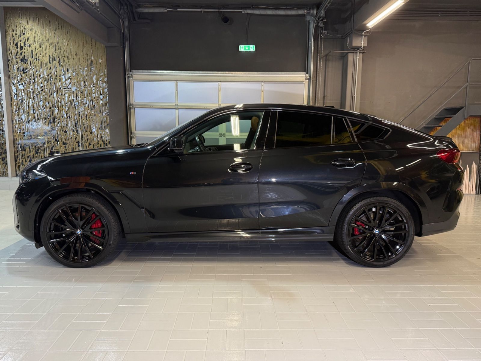 BMW X6 2024 г. Чёрный, пробег 42187 км