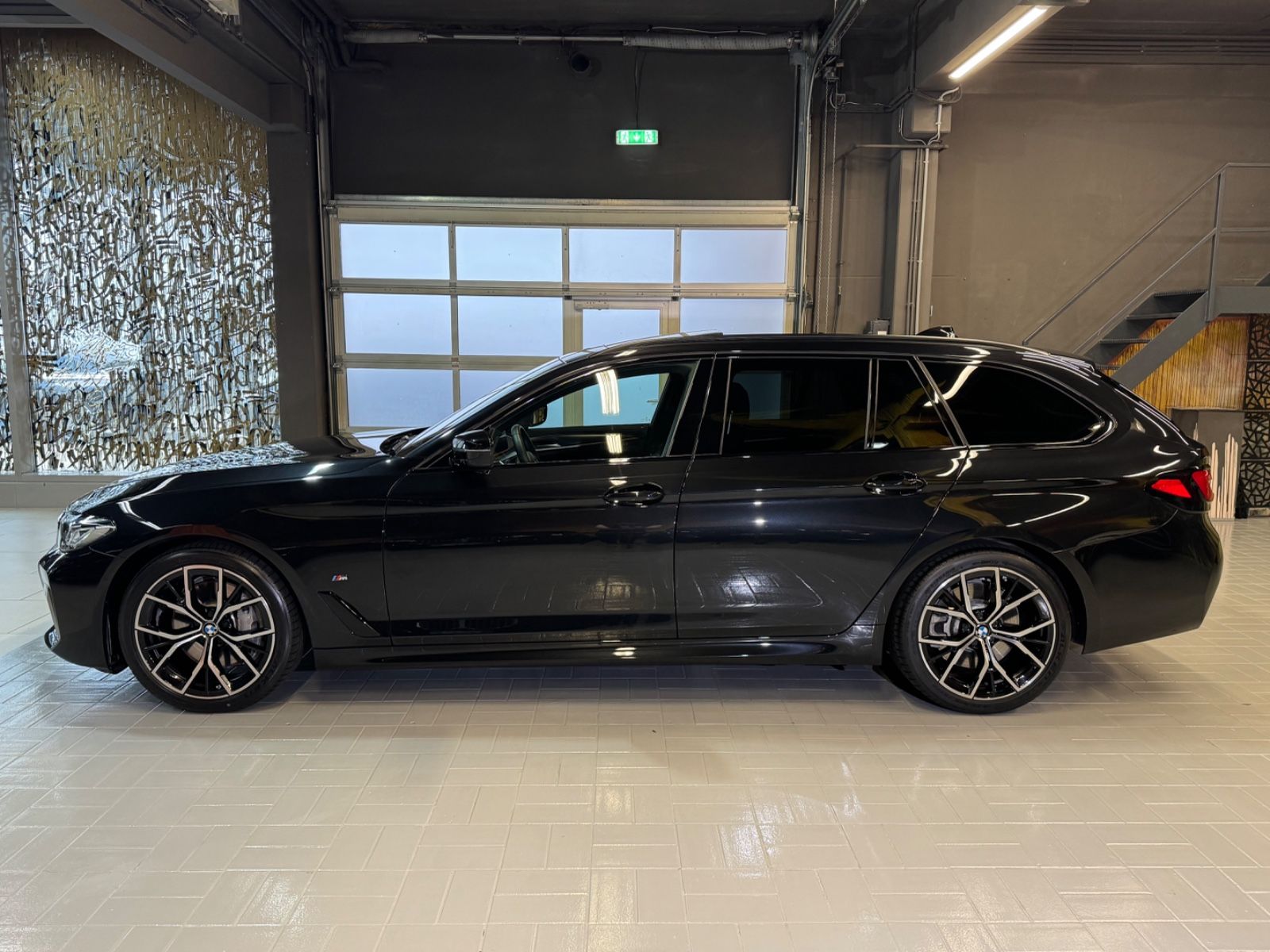 BMW 540 2024 г. Чёрный, пробег 45000 км