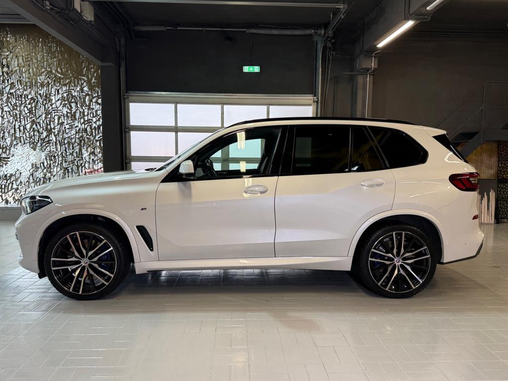 BMW X5 2023 г. Белый, пробег 56440 км