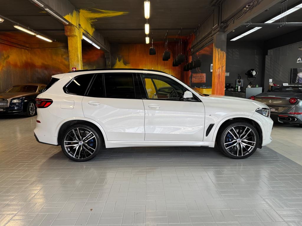 BMW X5 2023 г. Белый, пробег 56440 км