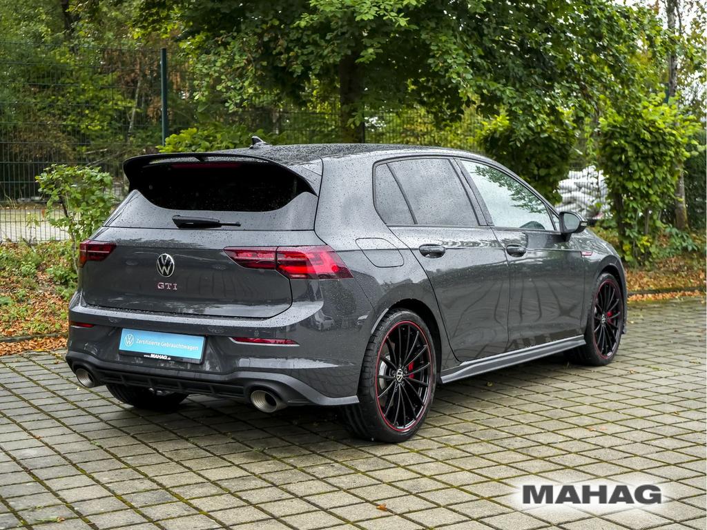 Volkswagen Golf 2024 г. Серый, пробег 26875 км