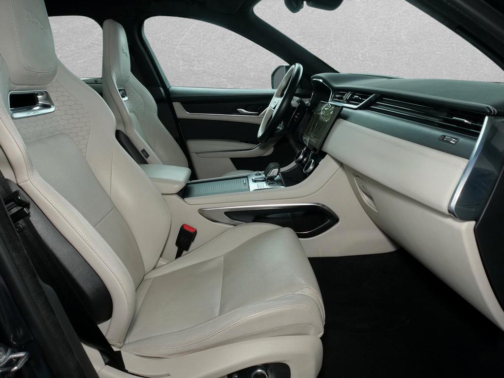 Jaguar F-Pace 2023 г. Серый, пробег 48700 км