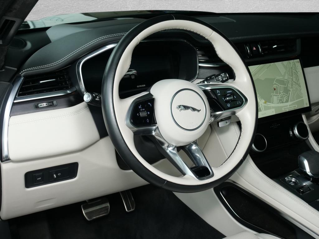Jaguar F-Pace 2023 г. Серый, пробег 48700 км