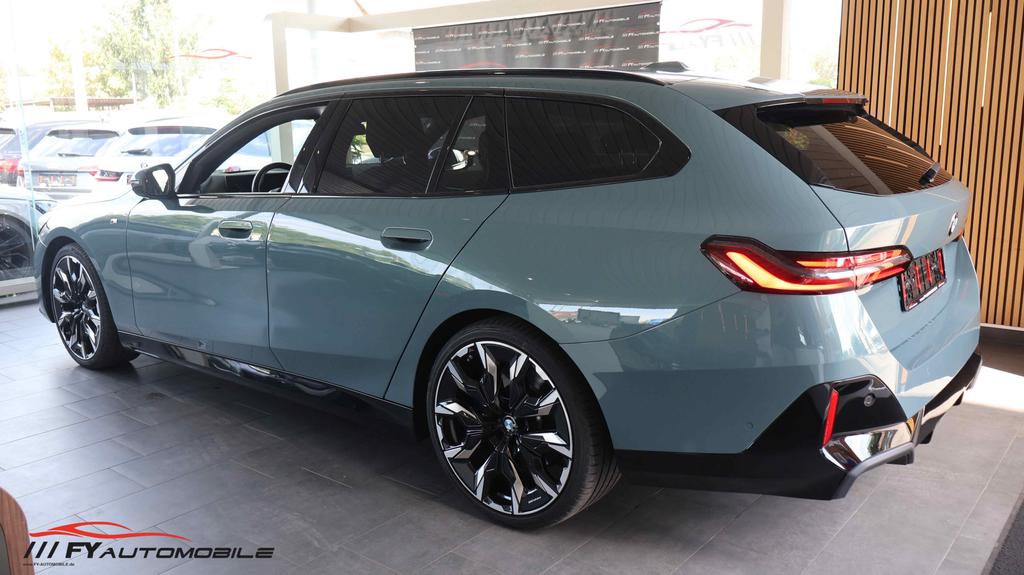BMW 540 2024 г. Зелёный, пробег 52000 км