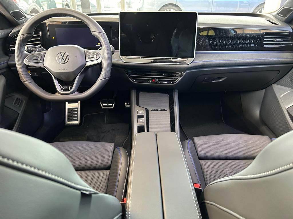 Volkswagen PASSAT VARIANT 2025 г. Серый, пробег 23150 км