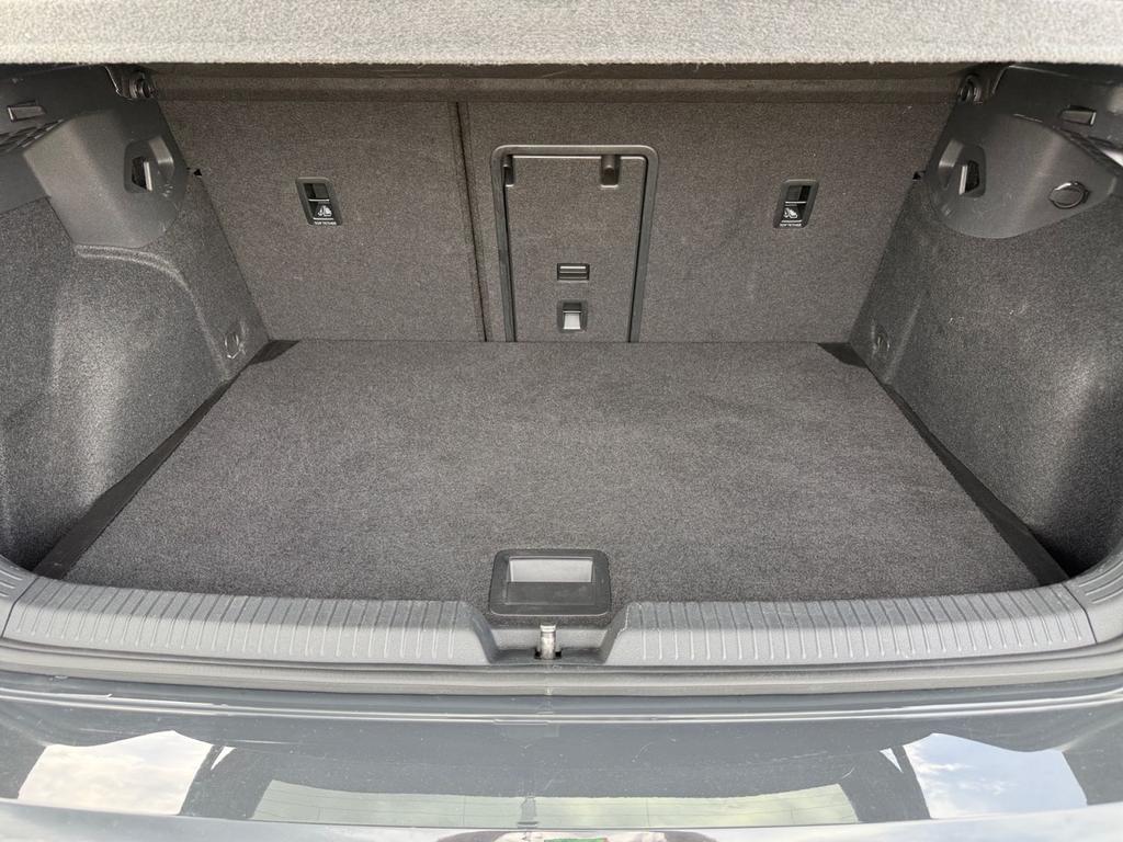 Volkswagen Golf 2023 г. Серый, пробег 42550 км